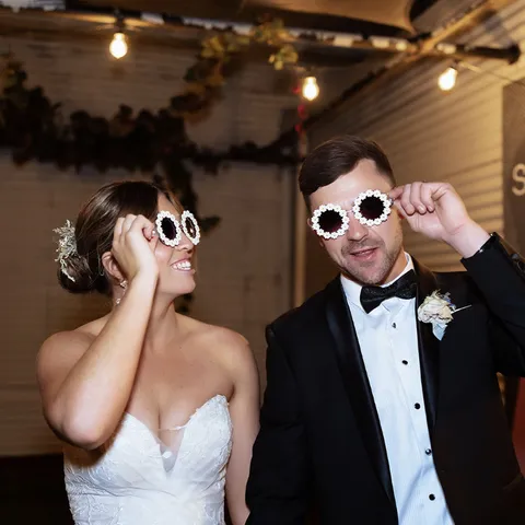 Gafas de Sol con Montura Redonda de Flores de Margarita para Mujer Estilo INS Lindo Plástico Floral Decoración de Boda Fiesta
