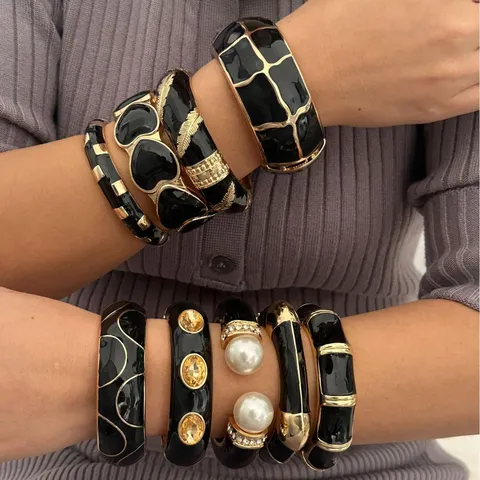 Bracciale Rigido Aperto Vintage in Smalto Nero Oro per Donna Retrò a Onde Nodo di Bambù Cuore Piuma Intarsiato Perla Artificiale Strass Bracciale in Lega Regolabile Gioielli Regalo