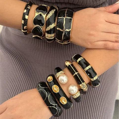 Bracciale Rigido Aperto Vintage in Smalto Nero Oro per Donna Retrò a Onde Nodo di Bambù Cuore Piuma Intarsiato Perla Artificiale Strass Bracciale in Lega Regolabile Gioielli Regalo