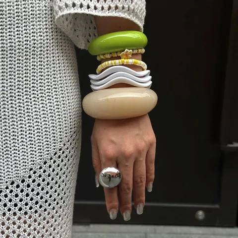 Westliche Mode Macaron Harz Armreif Stapelbar Unregelmäßiges Geometrisches Armband Set Mit Silber Legierung Perlenring Schmuck Für Damen Urlaub