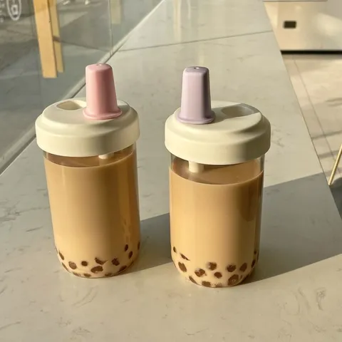Bicchiere d'Acqua in Plastica Moderno Minimalista Grande Capacità Tumbler Con Cannuccia Portatile Antidrappo Tazza per Ufficio Casa