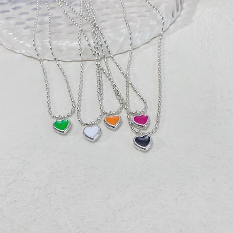 Minimalistische Emaille Herz Anhänger Halskette Für Damen Kupfer Weißgold Beschichtet Perlenkette Chic Nischen Designer Schmuck