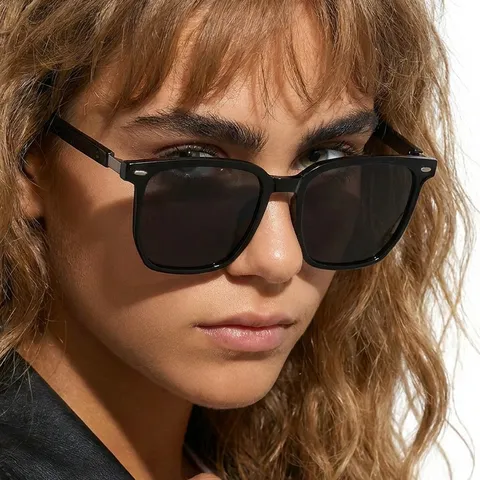Occhiali da Sole Quadrati Futuristici Y2K per Donna Uomo Moda Protezione UV400 TR Montatura in Metallo Lenti AC Occhiali da Festa