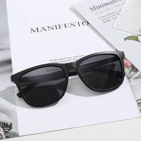 Occhiali da Sole Polarizzati TR90 per Uomo Donna Montatura Quadrata Nero Opaco Protezione UV400 Occhiali da Guida All'aperto alla Moda