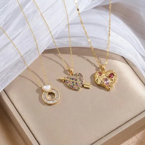 Collar con Colgante de Corazón de Acero de Titanio para Mujer Lujosa Cadena de Clavícula de Circonia Chapada en Oro de 18K Joyería de Tendencia Regalo