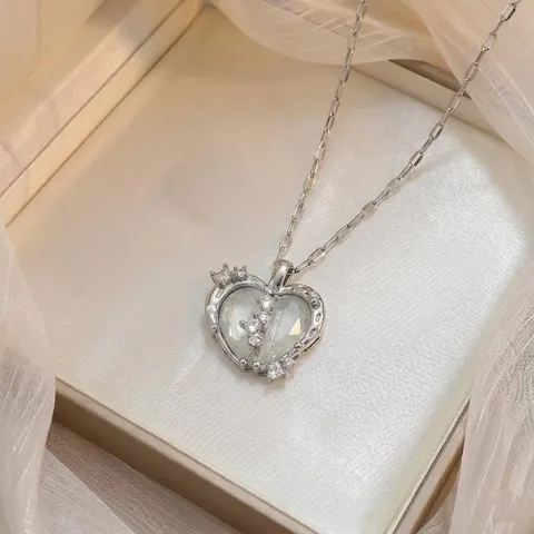 Collar con Colgante de Corazón de Acero de Titanio de Moda Cadena de Clavícula de Strass Chapado en Oro para Mujer