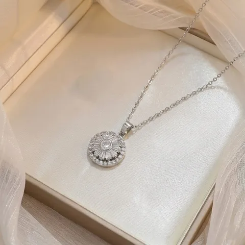 Collar con Colgante de Girasole de Circonia Rotativa de Moda para Mujer Cadena de Clavícula de Acero de Titanio Joyería Incrustada de Lujo