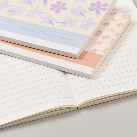 Mooi Gelinieerd Notitieboekje Met Bloemenillustratie Gelijmde Binding Dagboek Schrijfboek Voor Kantoor School Dagelijks Gebruik