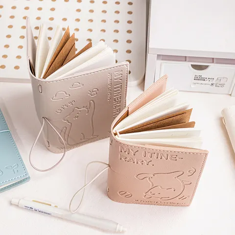 Carnet de Planification de Voyage en Similicuir PU à Motif de Dessin Animé Avec Sangle Élastique A6 Journal Cadeau Étudiant
