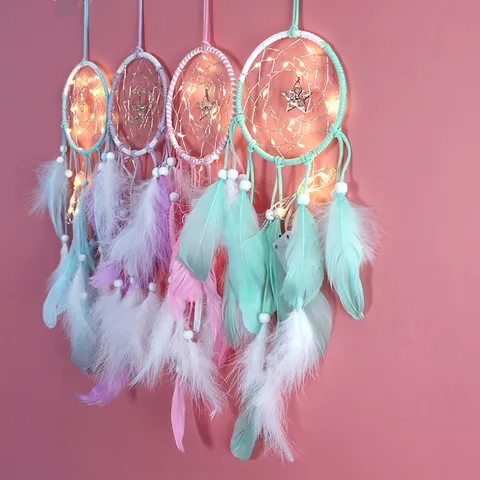 Handgefertigt Traumfänger Wandbehang Mit LED Lichterkette Samtkordel Federn Stern Metallanhänger Kreative Zimmer Deko Handwerk Geschenk Für Mädchen Studenten Wohnkultur