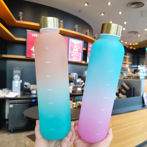 Verloop Matte Plastic Waterfles Met Tijdmarkering Verguld Deksel Lekvrij Valbestendig Sport Ruimtebeker Voor Outdoor Fitness Reizen Unisex