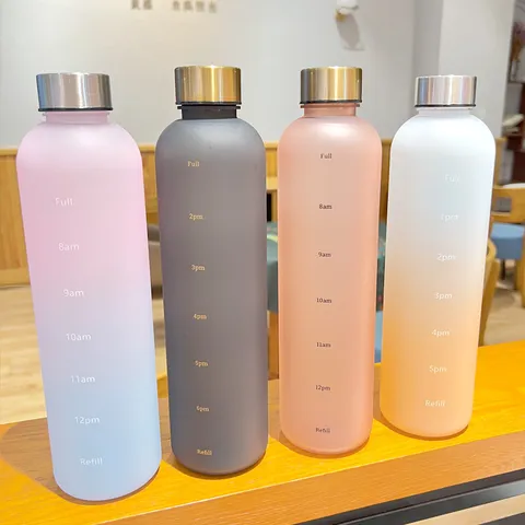 Verloop Matte Plastic Waterfles Met Tijdmarkering Verguld Deksel Lekvrij Valbestendig Sport Ruimtebeker Voor Outdoor Fitness Reizen Unisex
