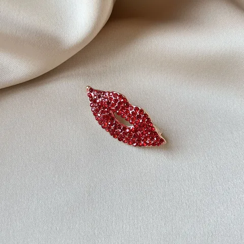 Broche Lèvres Strass Mode Alliage Épingle Anti-Reflets Élégant Costume Robe Accessoires Bijoux Pour Femmes Saint-Valentin