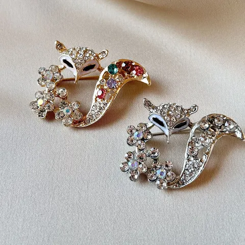 Fashion Zinc Alloy Rhinestone Fox Brooch Pin Cute Animal Floral Pin For Costume Banquet Party Women Jewelry Dress Accessories
