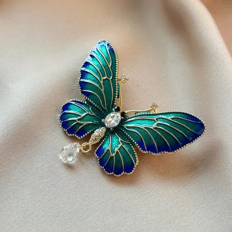 Elegant Butterfly Brooch for Women Gradient Green Enamel Rhinestone Brooch Zinc Alloy Insect Lapel Pin Jewelry Gift