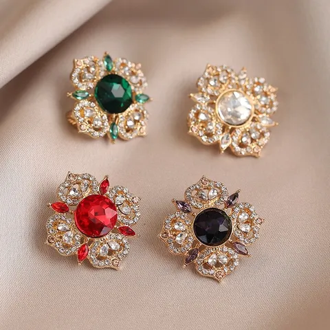 Vintage Alloy Flower Brooch For Women Luxury Gold Plated Rhinestone Crystal Plant Floral Banquet Daily Dress Brooch Pins Jewelry