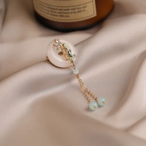 Vintage Chinese Style Zinc Alloy Imitation Jade Bamboo Peace Buckle Tassel Brooch Gold Plated Rhinestone Brooch Pin For Women Jewelry Gift
