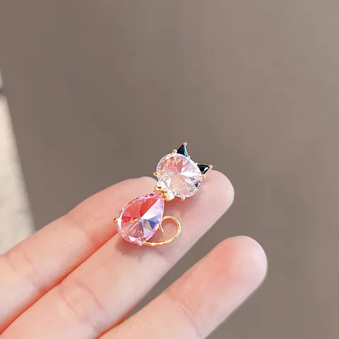 Exquisite Alloy Rhinestone Cat Brooch Fashion Pink Crystal Animal Brooch Pin For Women Suit Collar Accessories Decor