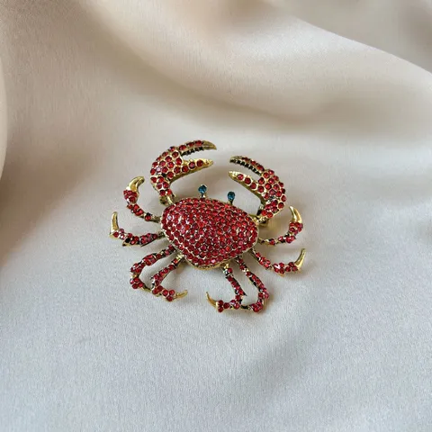 Luxury Zinc Alloy Rhinestone Crab Brooch Pin Elegant Animal Corsage For Women Fashion Dress Suit Accessory Gift