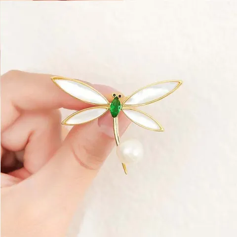 Elegant Alloy Artificial Pearl Dragonfly Brooch For Women Gold Rhinestone Insect Lapel Pin Decorative Brooch Jewelry For Sweater