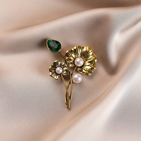 Vintage Alloy Rhinestone Lotus Leaf Brooch Elegant Artificial Pearl Flower Brooches Premium Decorative Suit Lapel Pin Jewelry For Women