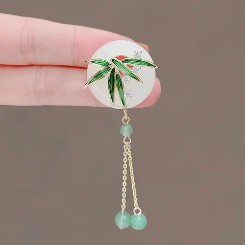Broche de Aleación de Zinc de Estilo Chino Vintage con Diamantes de Imitación Hoja de Bambú Ping An Kou Cadena Larga Colgante Broche de Borla de Perlas Artificiales Verdes para Mujeres Regalo Joyería
