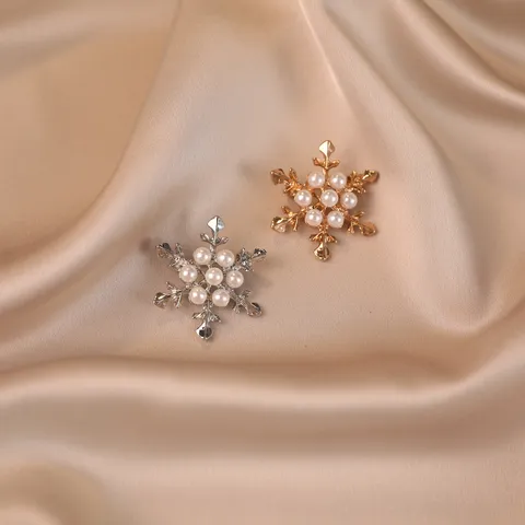 Snowflake Brooch Pin With Artificial Pearl Alloy Electroplated Waist Tightening Buckle Clothing Accessory For Women Jewelry