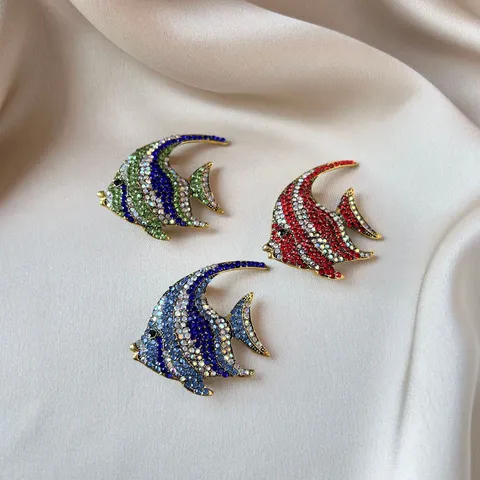 Fashion Alloy Rhinestone Little Fish Brooch Elegant Animal Scarf Buckle Pin Fashion Jewelry Gift For Women