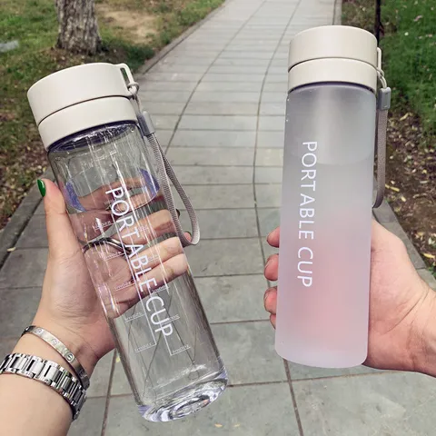 Gobelet d'Eau en Plastique Portable Étudiant Sport Fitness Gobelet Avec Échelle et Couvercle Anti-Fuite Style Ins Minimaliste