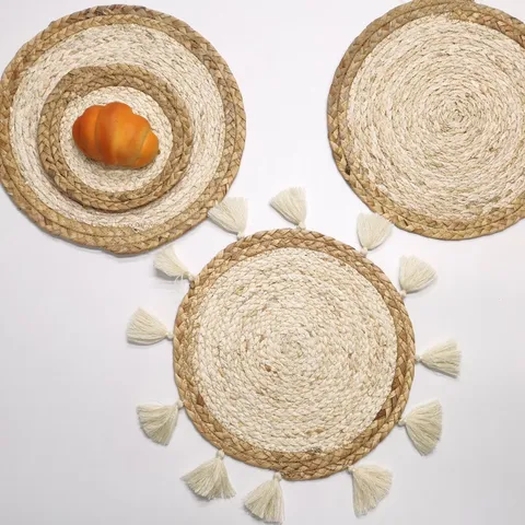 Natural Corn Husk Woven Placemat Round Heat Resistant Table Mat With Fringe Minimalist Dining Table Decor