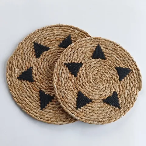 Round Minimalist Woven Cattail Placemat Nordic Handcrafted Heat Insulated Geometric Pattern Embroidered Table Mat For Kitchen Dining Home Decor