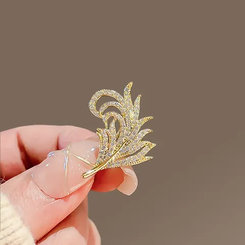 Exquisite Feather Brooch Pin For Women Luxury Alloy Rhinestone Anti-glare Pins Fashion Corsage Jewelry Gift