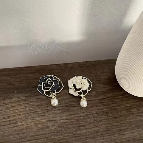 Elegant Camellia Flower Brooch Alloy Artificial Pearl Pin Luxury Fashion Suit Coat Accessories Women Jewelry