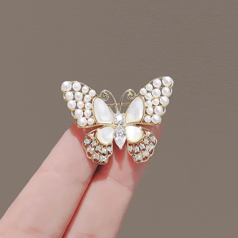 Exquisite Butterfly Brooch Pin Alloy Rhinestone Artificial Pearl Brooches Fashion Jewelry Accessories For Women Gift