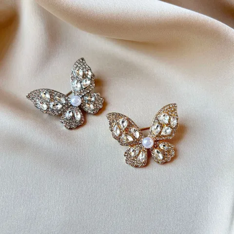 Zinc Alloy Rhinestone Artificial Pearl Butterfly Brooch Elegant Fashion Coat Collar Pin Jewelry Gift For Women