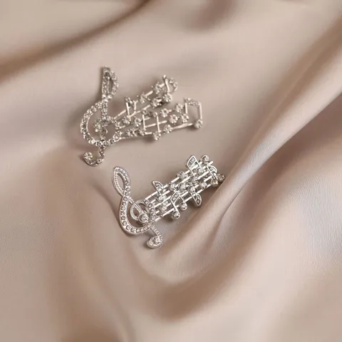 Fashion Silver Music Note Brooch Alloy Rhinestone Treble Clef Musical Staff Pin For Women Luxurious Apparel Accessories