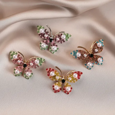 Elegant Alloy Rhinestone Butterfly Brooch For Women Vintage Artificial Pearl Butterfly Pin For Coat Suit Corsage Jewelry Gift