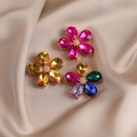 Vintage Alloy Crystal Flower Brooch Luxury Rhinestone Artificial Pearl Coat Sweater Pin Women Fashion Jewelry