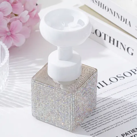 Crystal Rhinestone Flower Foam Bottle Square Plastic Refillable Soap Dispenser Pump Bottle For Bathroom Decor Elegant Storage