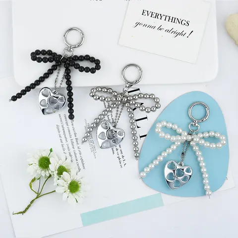 Simpatico Portachiavi a Cuore in Resina e Perla Artificiale Fiocco Lega Perline Pendente per Borsa Portachiavi Dolce Decorazione Donna