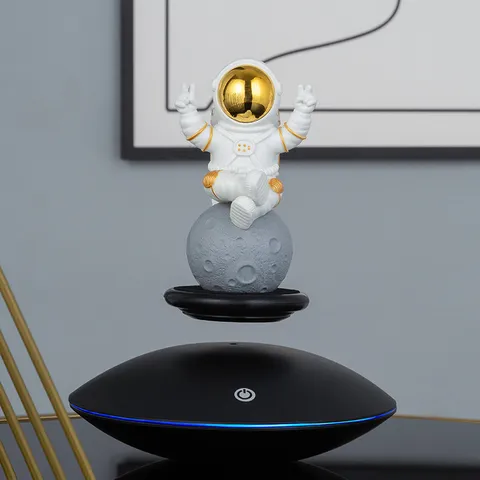 Magnetische Levitatie Astronaut Beeldje Zwevende UFO Bureau Ornament Creatieve Ruimte Man Tafeldecoratie Thuis Kantoor Cadeau