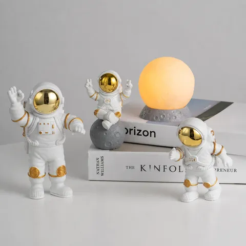 Creatieve Astronaut Hars Figuur Ornament Schattige Ruimtevaarder Desktop Decoratie Met Maan Nachtlampje Kinderkamer Decor Cadeau