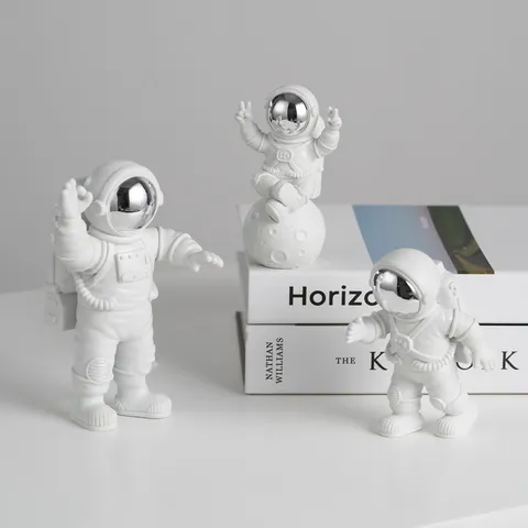 Creatieve Astronaut Hars Figuur Ornament Schattige Ruimtevaarder Desktop Decoratie Met Maan Nachtlampje Kinderkamer Decor Cadeau