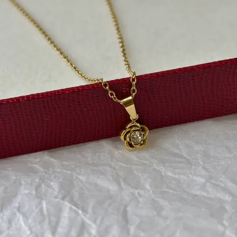 Edelstahl Kamelie Blume Halskette Und Creolen Strass Eingelegt Gold Überzogener Floraler Schmuck Für Damen