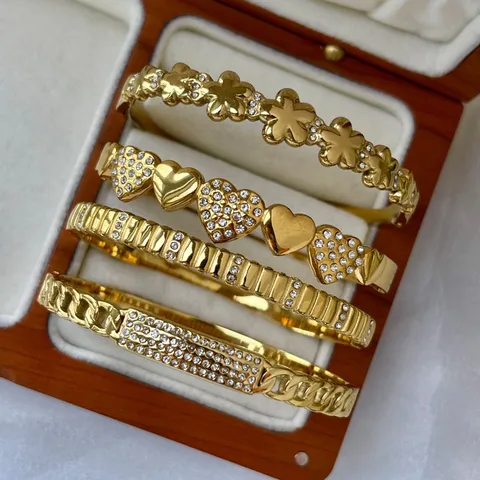 Luxus Edelstahl 18K Vergoldeter Armreif Strass Herz Blume Armreif Für Damen Wasserdicht Nicht Verblassen Mode Schmuck
