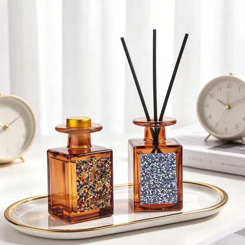Amber Glas Vierkante Geurstokjes Fles Met Kristal Diamant Decoratie En Zwarte Diffusor Stokjes Voor Thuis Kamer Hotel