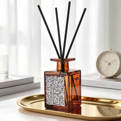 Amber Glas Vierkante Geurstokjes Fles Met Kristal Diamant Decoratie En Zwarte Diffusor Stokjes Voor Thuis Kamer Hotel