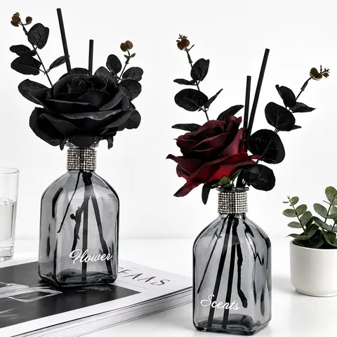 Difusor de Aromaterapia de Rosas Oscuras Nórdicas Botella de Vidrio con Flores Artificiales y Ratán Negro Decoración del Hogar