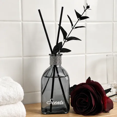 Difusor de Aromaterapia de Rosas Oscuras Nórdicas Botella de Vidrio con Flores Artificiales y Ratán Negro Decoración del Hogar