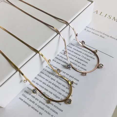 Titanstahl Zirkonia Schlangenkette Halskette 18K Echtgold Galvanisiert Geometrische U-förmige Schlüsselbeinkette Damen Schmuck